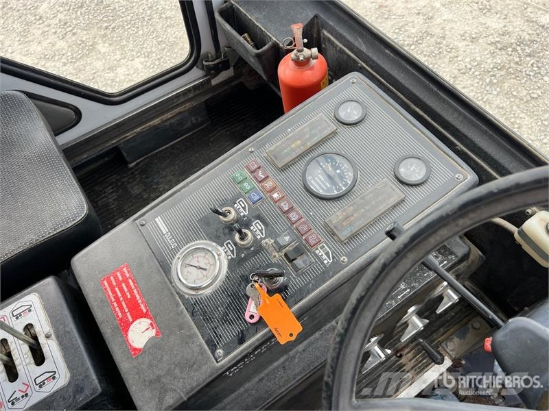 Dulevo 200/5 Sweeper Truck Utcaseprő teherautók