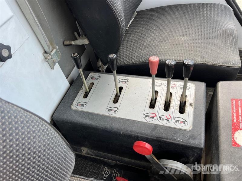 Dulevo 200/5 Sweeper Truck Utcaseprő teherautók
