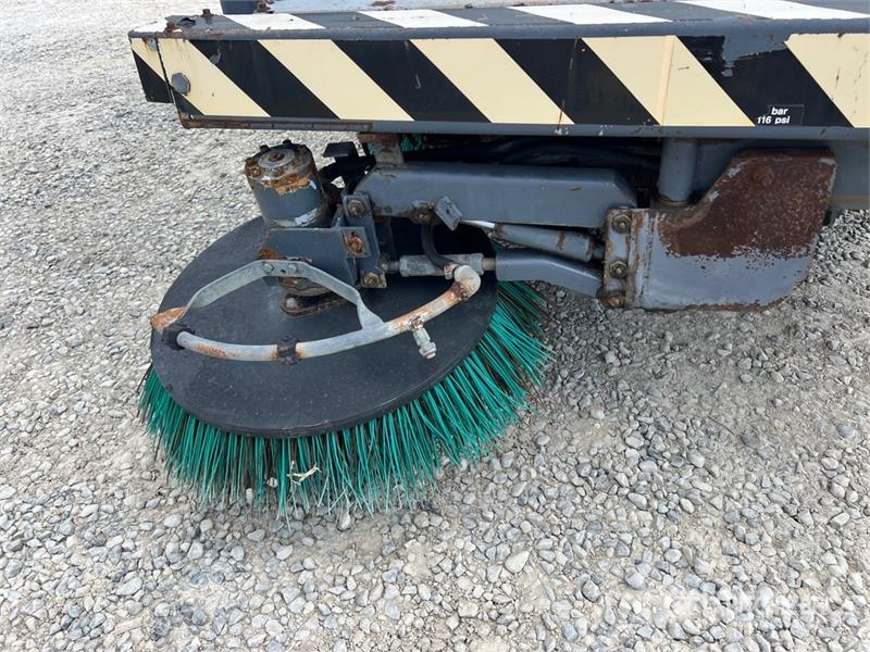 Dulevo 200/5 Sweeper Truck Utcaseprő teherautók