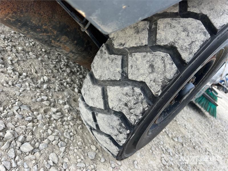Dulevo 200/5 Sweeper Truck Utcaseprő teherautók