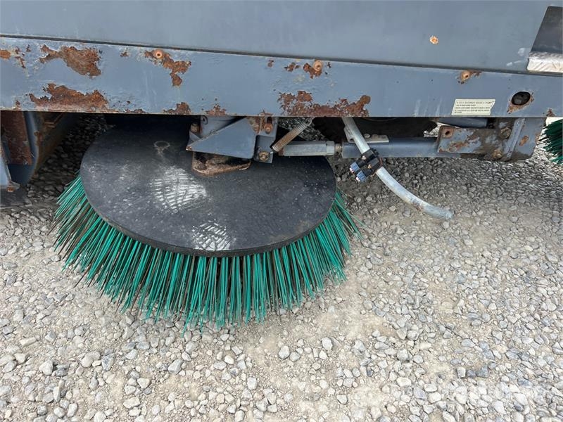 Dulevo 200/5 Sweeper Truck Utcaseprő teherautók