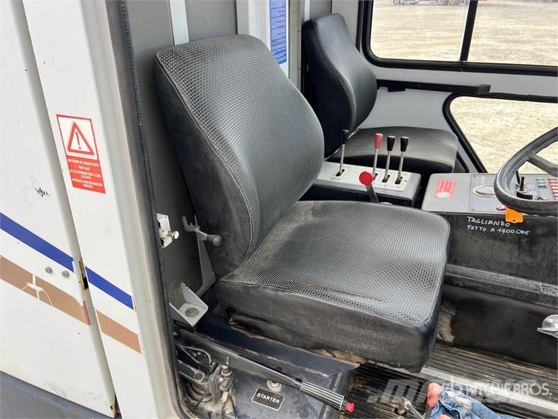 Dulevo 200/5 Sweeper Truck Utcaseprő teherautók