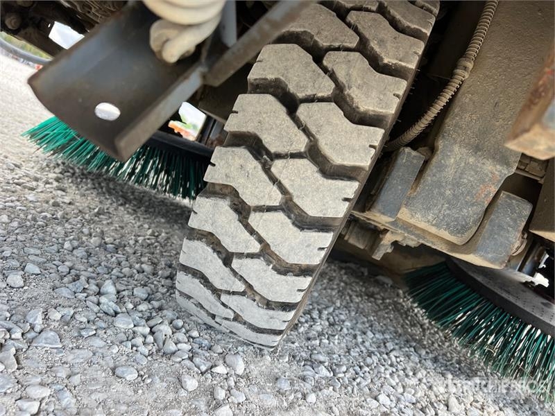 Dulevo 200/5 Sweeper Truck Utcaseprő teherautók