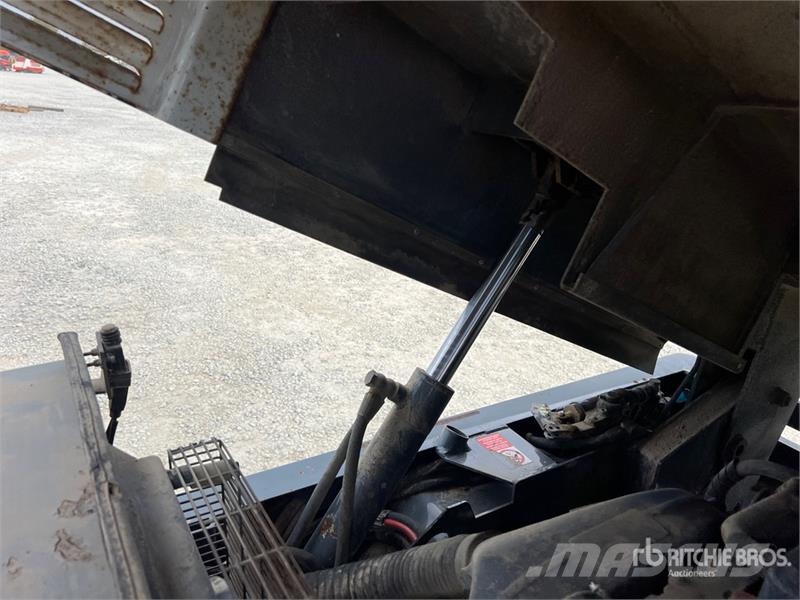 Dulevo 200/5 Sweeper Truck Utcaseprő teherautók