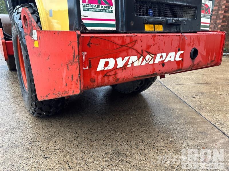 Dynapac CA152D Smooth Drum Compactor Walzenzüge