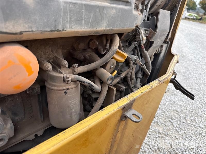 Dynapac CC142F Double Drum Roller Dvojni valjarji