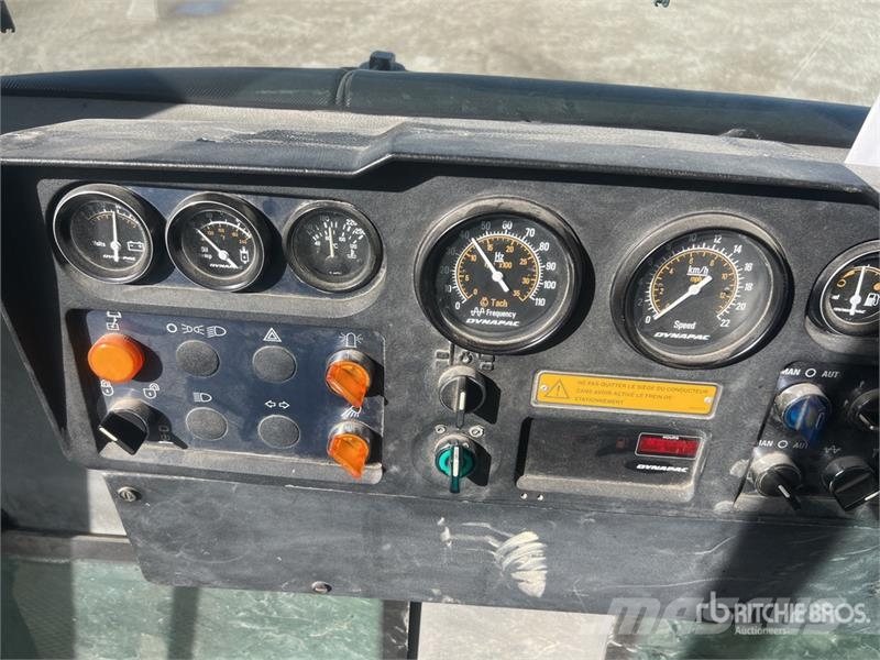 Dynapac CC422C Compacteur Vibrant Monocylindre Combination Rouleaux monocylindre