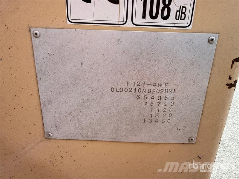 Dynapac F121-4W Asphalt Paver Pavimentadoras de asfalto
