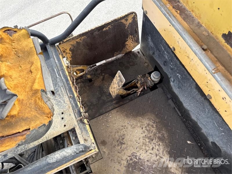 Dynapac F121-4W Asphalt Paver Pavimentadoras de asfalto