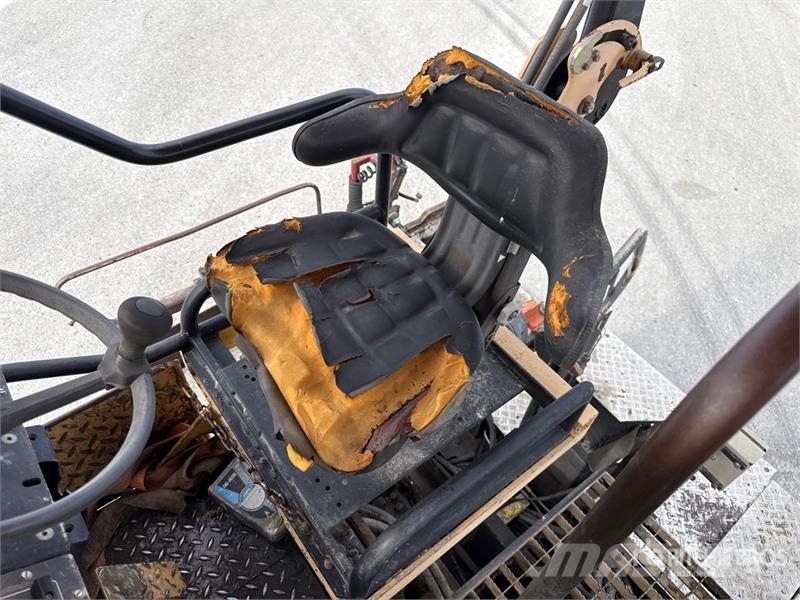 Dynapac F121-4W Asphalt Paver Pavimentadoras de asfalto
