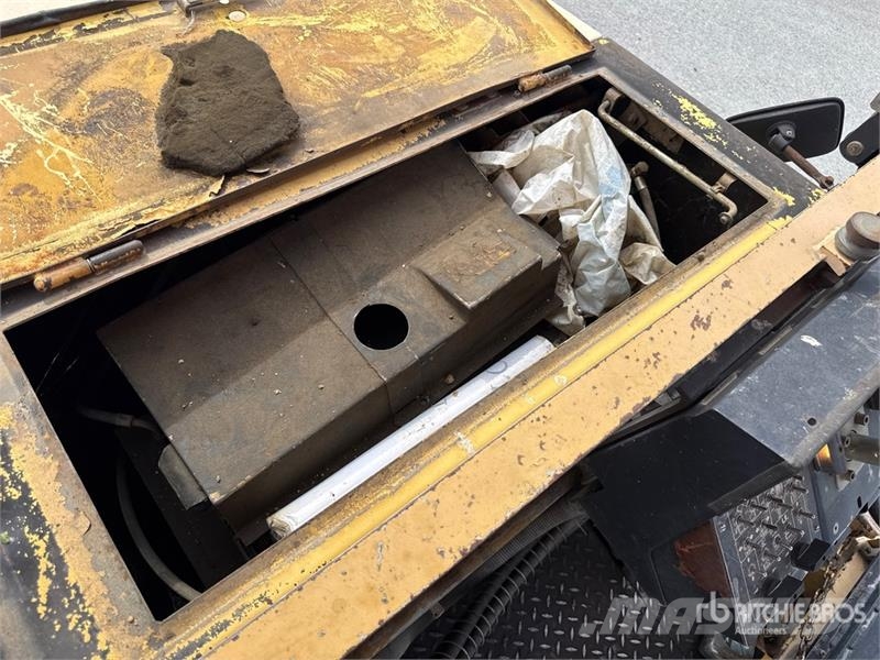 Dynapac F121-4W Asphalt Paver Pavimentadoras de asfalto