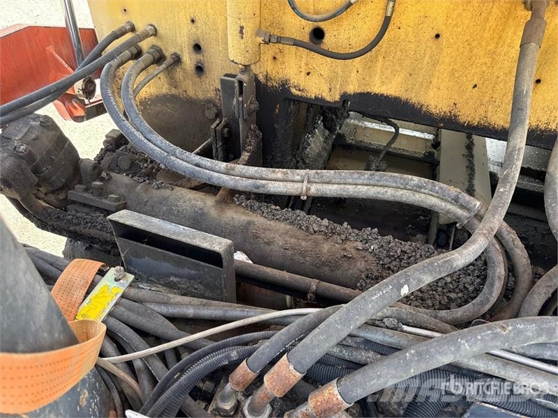 Dynapac F121-4W Asphalt Paver Pavimentadoras de asfalto