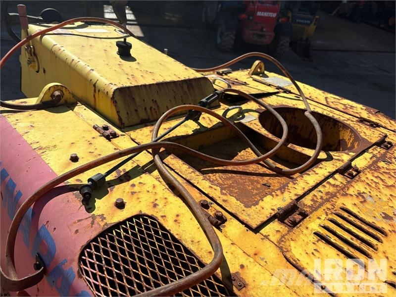 Dynapac F2C Track Asphalt Paver معدات السفلتة