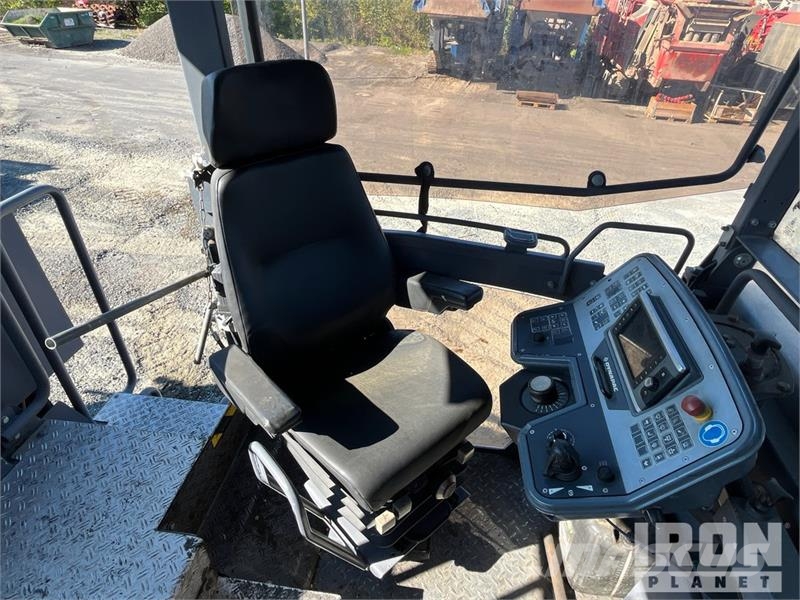 Dynapac MF2500CM Tracked Asphalt Transfer Machine Gradbeništvo - drugo