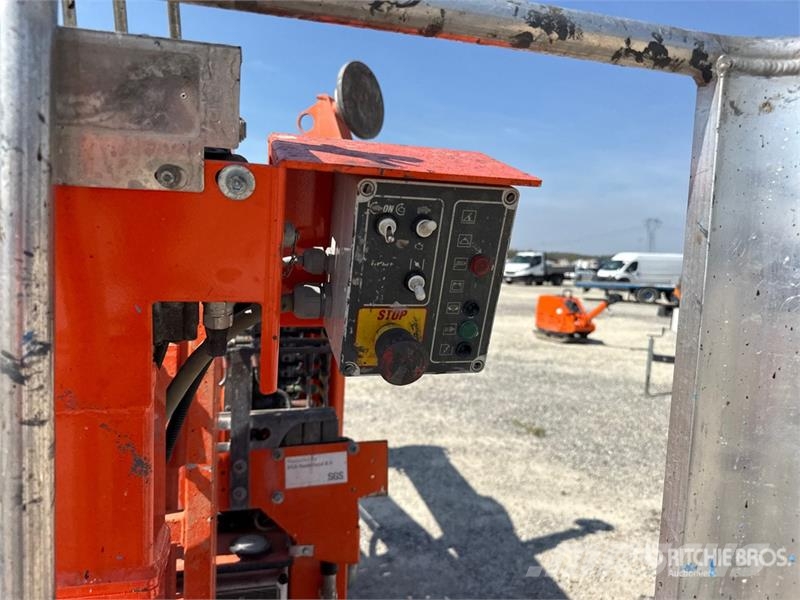 EasyLift R130 Crawler Articulating Boom Lift (Ino Kuukulkijat