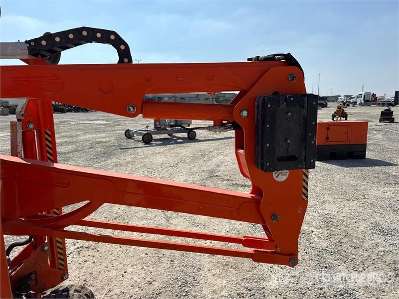 EasyLift R130 Crawler Articulating Boom Lift (Ino Kuukulkijat