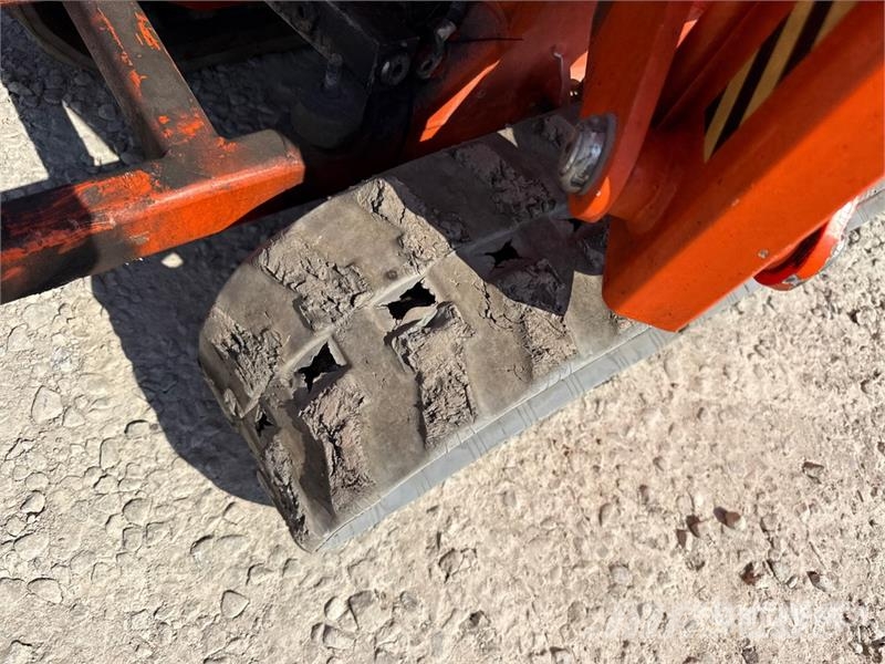 EasyLift R130 Crawler Articulating Boom Lift (Ino Kuukulkijat