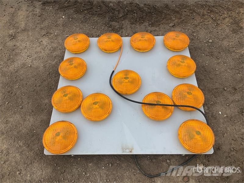  Electric Flashing Light Board معدات النقل - غير ذلك