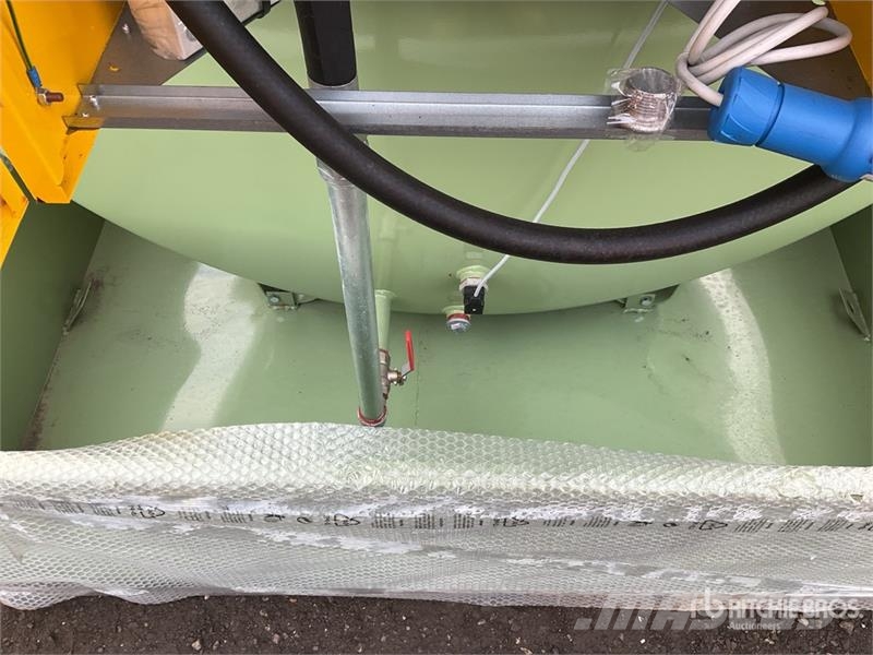 Emiliana Serbatoi EU-TANK 3000 Skid Mounted Steel 3000 L Steel Stora Паливні та присадочні баки