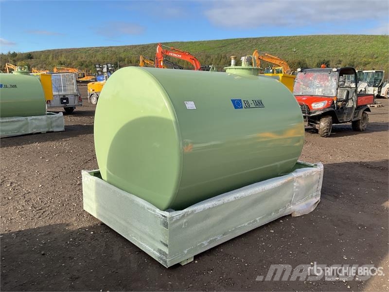 Emiliana Serbatoi EU-TANK 3000 Skid Mounted Steel 3000 L Steel Stora Kraftstoff- und Zusatzstoffbehälter