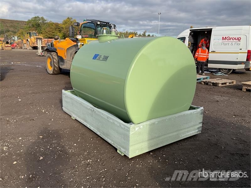 Emiliana Serbatoi EU-TANK 3000 Skid Mounted Steel 3000 L Steel Stora Kraftstoff- und Zusatzstoffbehälter