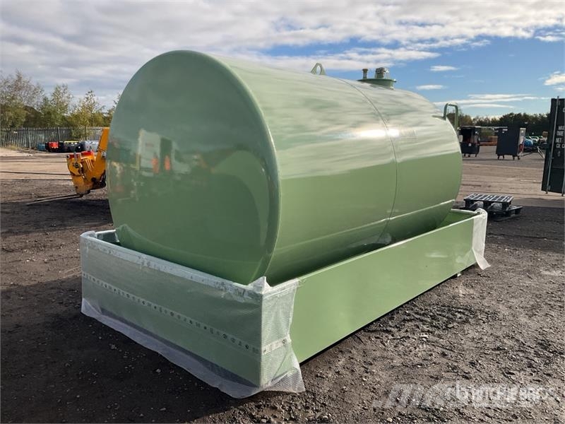 Emiliana Serbatoi EU-TANK 9000 Skid Mounted Steel 9000 L Steel Stora Kraftstoff- und Zusatzstoffbehälter