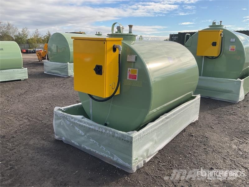Emiliana Serbatoi EU-TANK 3000 Skid Mounted Steel 3000 L Steel Stora Kraftstoff- und Zusatzstoffbehälter