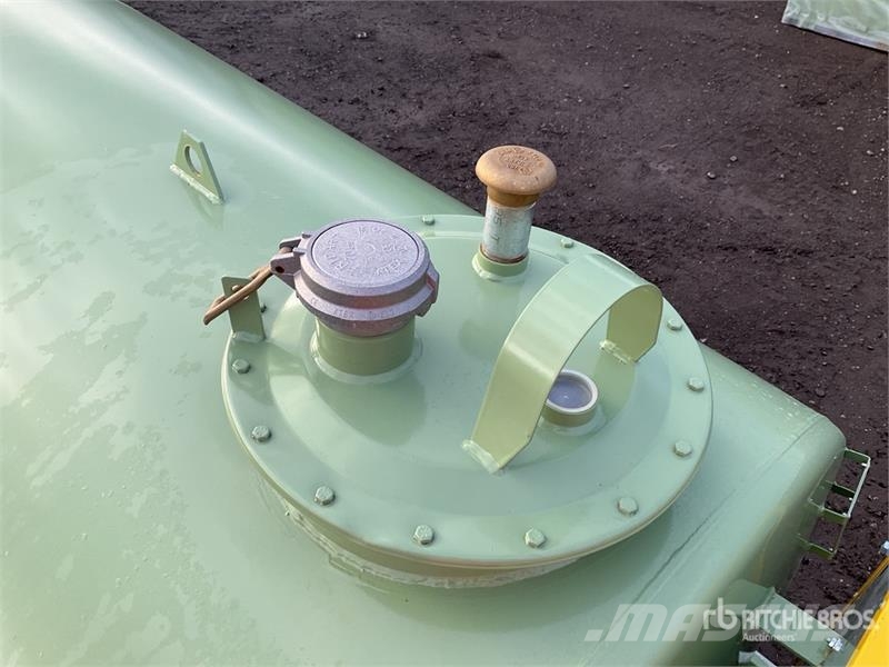 Emiliana Serbatoi EU-TANK 3000 Skid Mounted Steel 3000 L Steel Stora Паливні та присадочні баки
