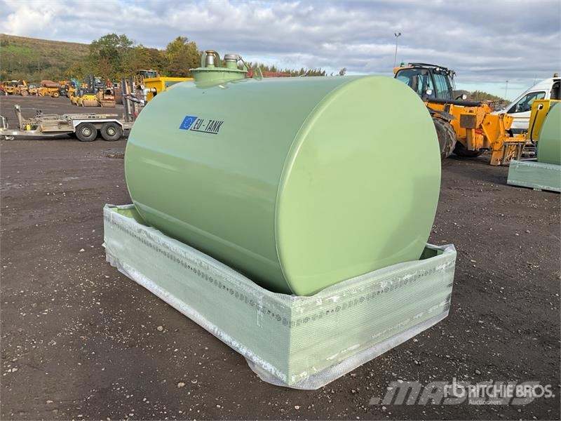 Emiliana Serbatoi EU-TANK 3000 Skid Mounted Steel 3000 L Steel Stora Kraftstoff- und Zusatzstoffbehälter