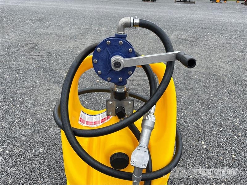 Emiliana Serbatoi EU-TANK 55 L Poly Portable Transfer and Dispensing Depósitos de combustible y aditivos