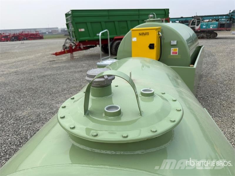 Emiliana Serbatoi EU-TANK 3000 3000 L Steel Storage and Dispensing T Yakıt ve katkı maddesi tankları