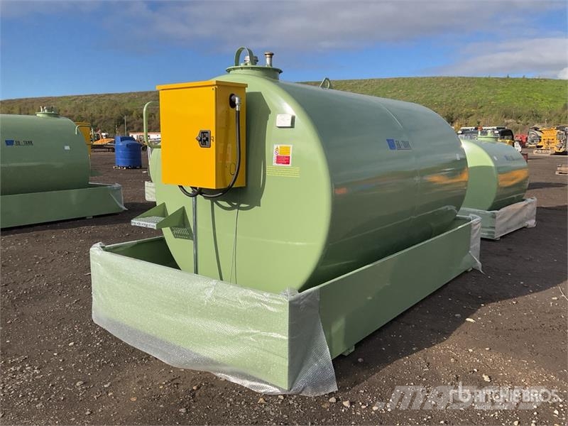 Emiliana Serbatoi EU-TANK 9000 Skid Mounted Steel 9000 L Steel Stora Kraftstoff- und Zusatzstoffbehälter
