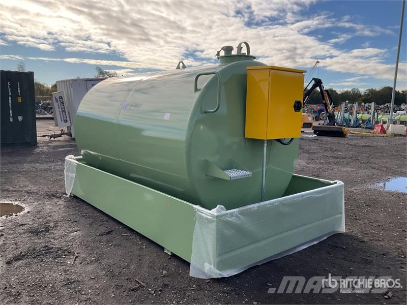 Emiliana Serbatoi EU-TANK 9000 Skid Mounted Steel 9000 L Steel Stora Kraftstoff- und Zusatzstoffbehälter