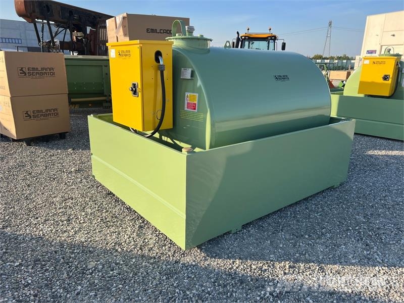 Emiliana Serbatoi EU-TANK 3000 3000 L Steel Storage and Dispensing T Depósitos de combustible y aditivos