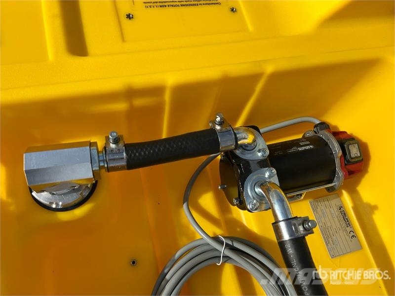 Emiliana Serbatoi EU-TANK 330 330 L Poly Portable Diesel Transfer an Kraftstoff- und Zusatzstoffbehälter