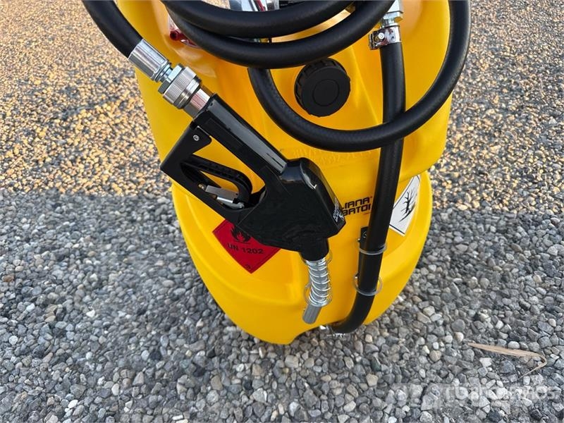 Emiliana Serbatoi EU-TANK 55 55 L Poly Portable DEF Transfer and Dis Depósitos de combustible y aditivos