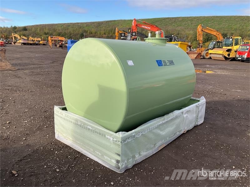 Emiliana Serbatoi EU-TANK 3000 Skid Mounted Steel 3000 L Steel Stora Kraftstoff- und Zusatzstoffbehälter