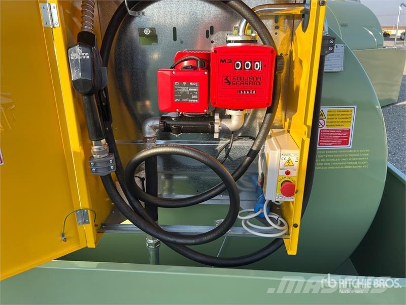 Emiliana Serbatoi EU-TANK 3000 3000 L Steel Storage and Dispensing T Depósitos de combustible y aditivos