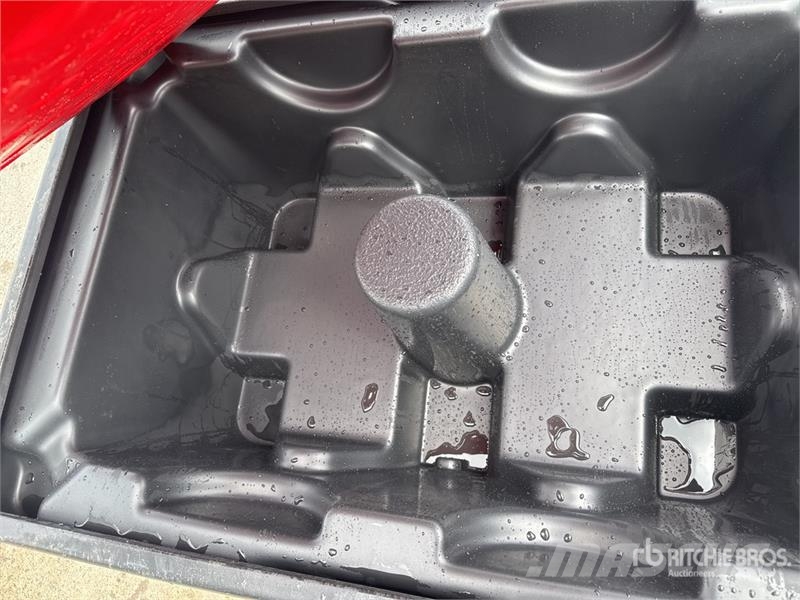 Emiliana Serbatoi Poly Sump Pallet 2 Drums Bac de décantation Skid m Polttoaine- ja lisäainesäiliöt
