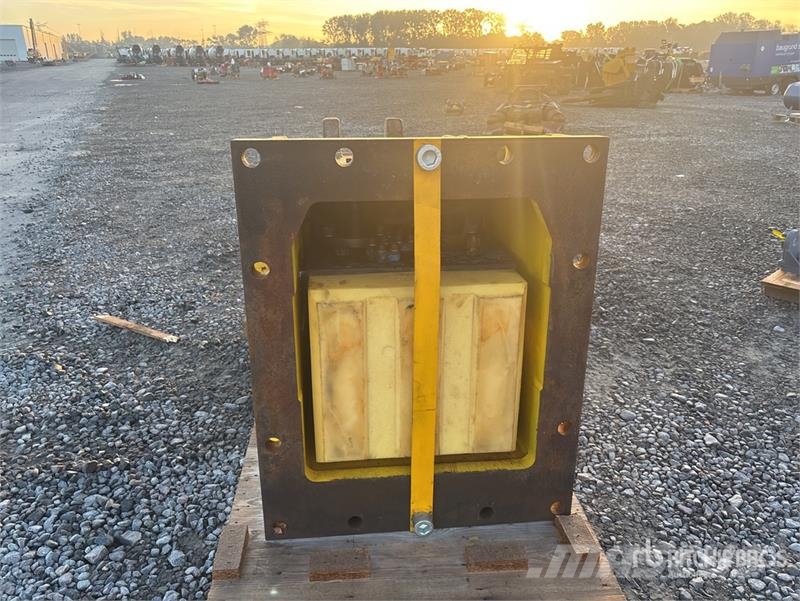 Epiroc HB700 Dust Hydraulic Breaker Hamers en brekers