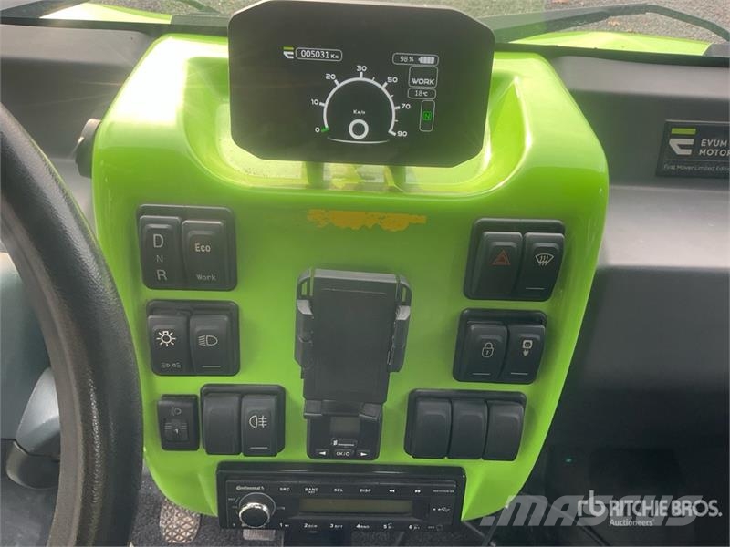 Evum Acar 4x4 Electric Flatbed Utility Truck Пикапи