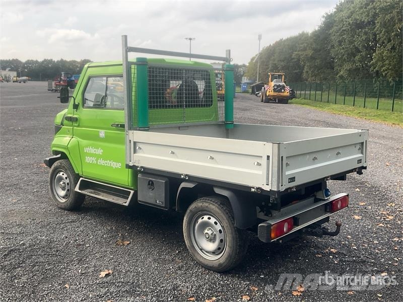 Evum Acar 4x4 Electric Flatbed Utility Truck Пикапи