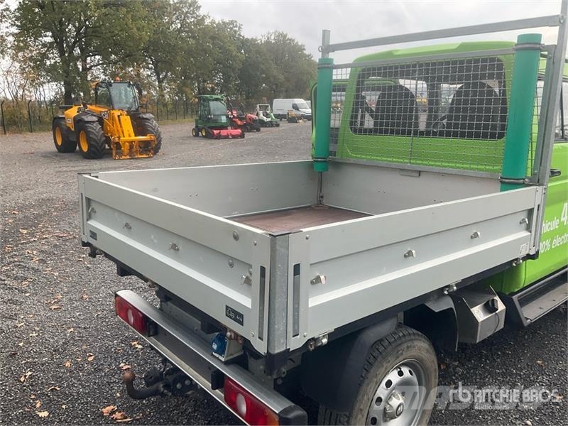 Evum Acar 4x4 Electric Flatbed Utility Truck Пикапи