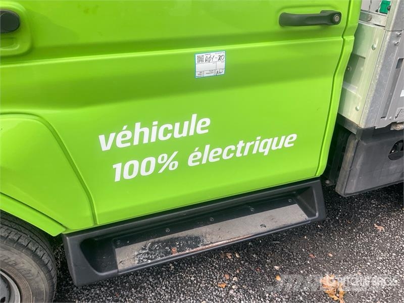 Evum Acar 4x4 Electric Flatbed Utility Truck Пикапи