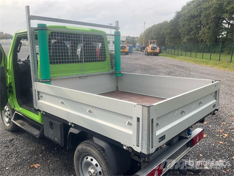 Evum Acar 4x4 Electric Flatbed Utility Truck Пикапи