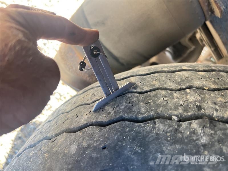 Faymonville 42 ton T/A Porte Engin A Rideaux Coulissants Avec Nizki nakladalci