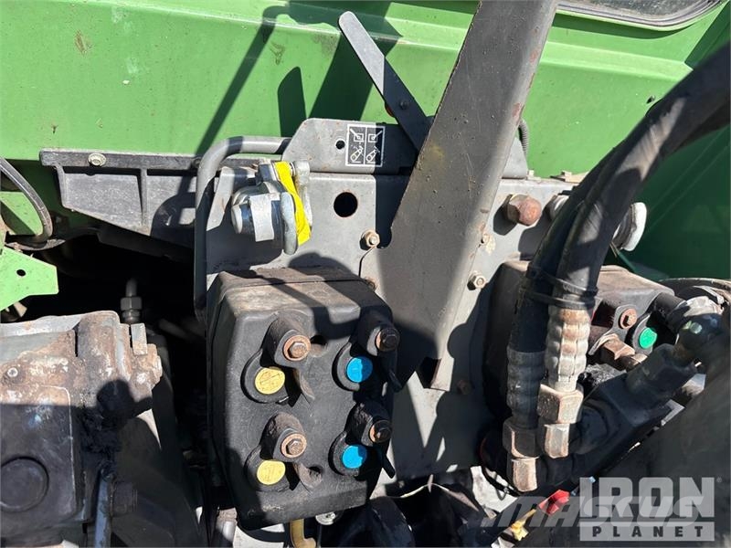 Fendt 415 Vario 4WD Tractor Трактори