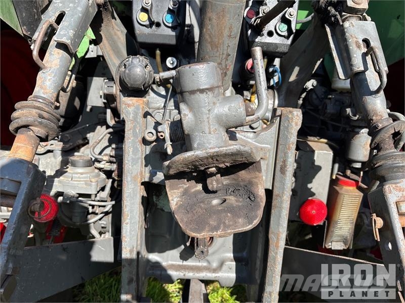 Fendt 415 Vario 4WD Tractor Трактори