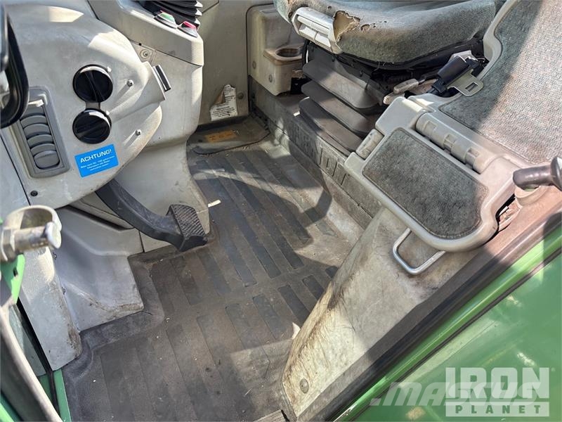 Fendt 415 Vario 4WD Tractor Трактори