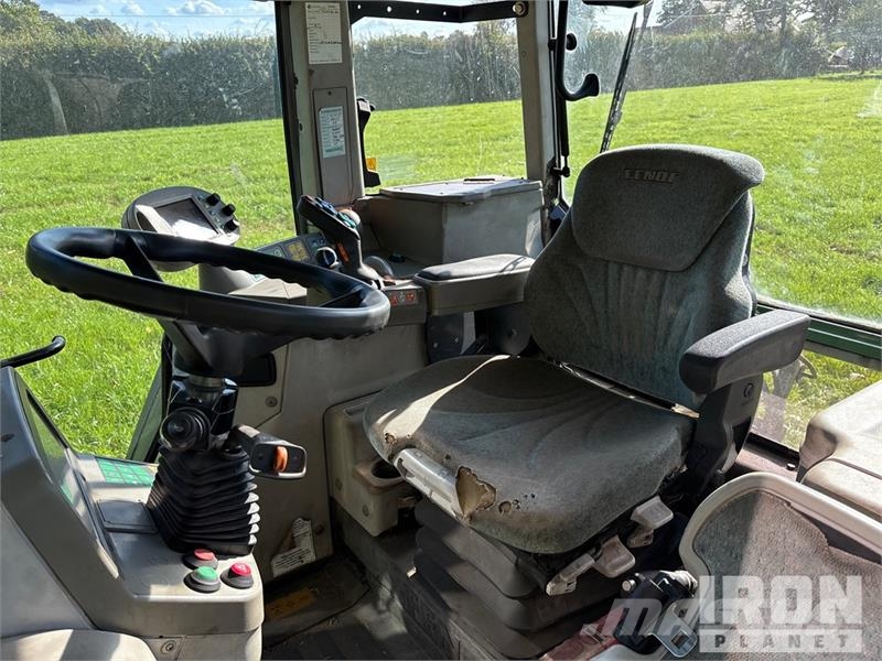 Fendt 415 Vario 4WD Tractor Трактори